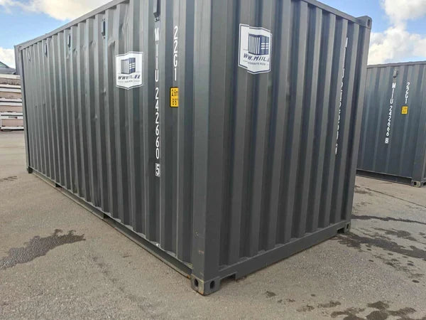 Contenedor seminuevo de 20 pies gris